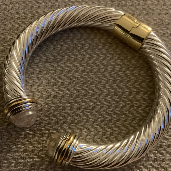 Pair of fashion bangle bracelets, excellent quality (silver tone) - Picture 3 of 6